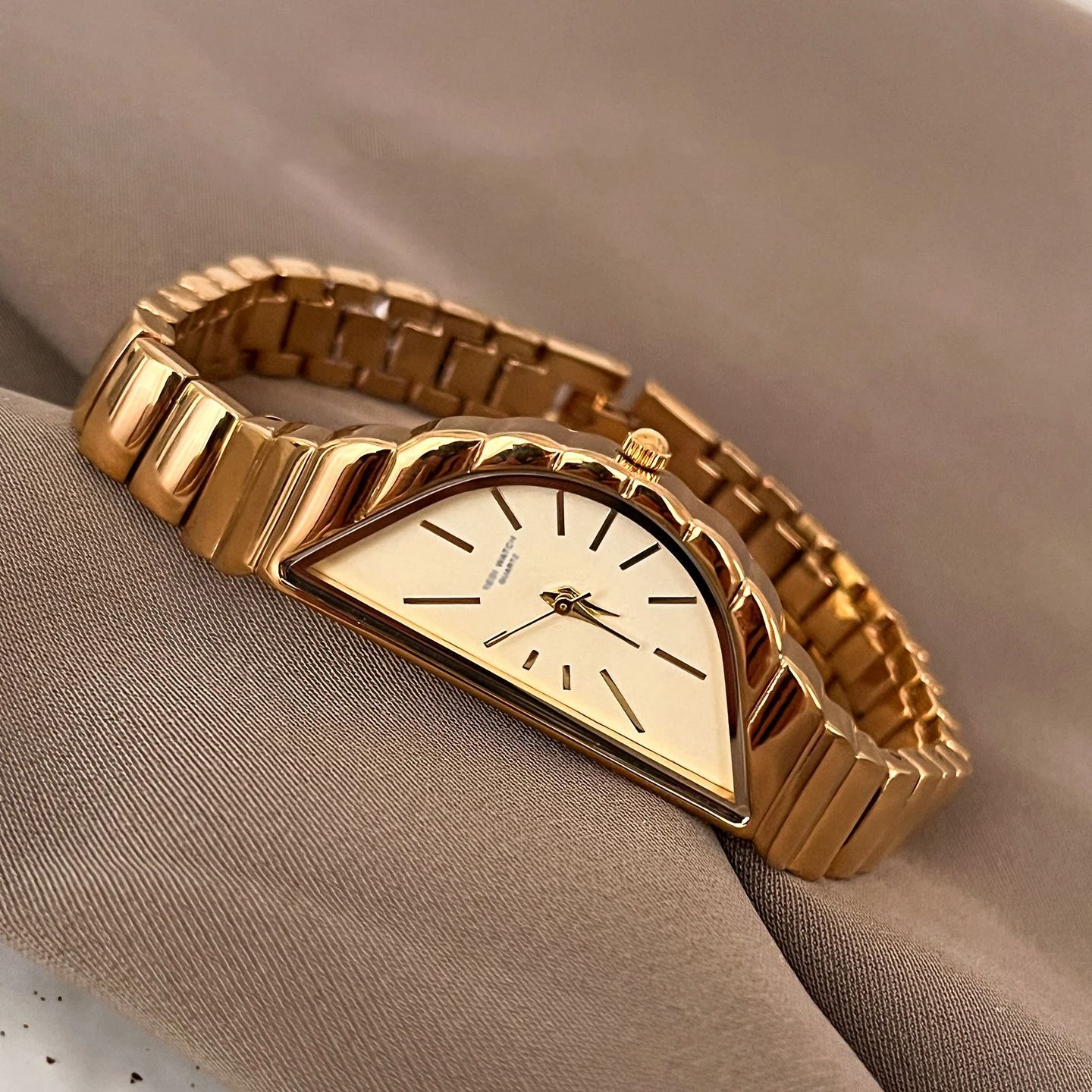 Analog Quartz Watch - NEW Fashion Design Women's Watches Creative
