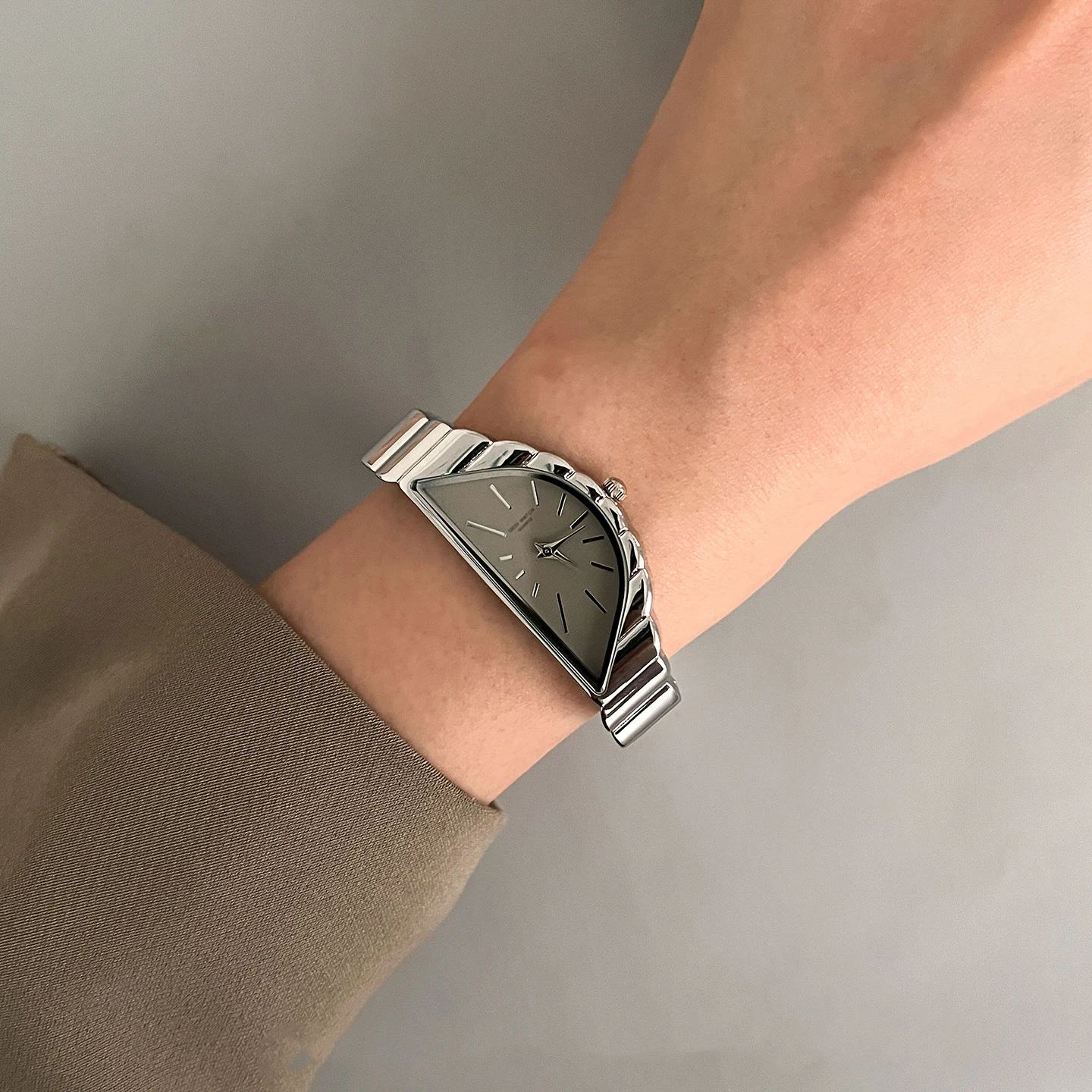 NEW Fashion Design Women's Wat - огляд і ціна Analog Quartz Watch