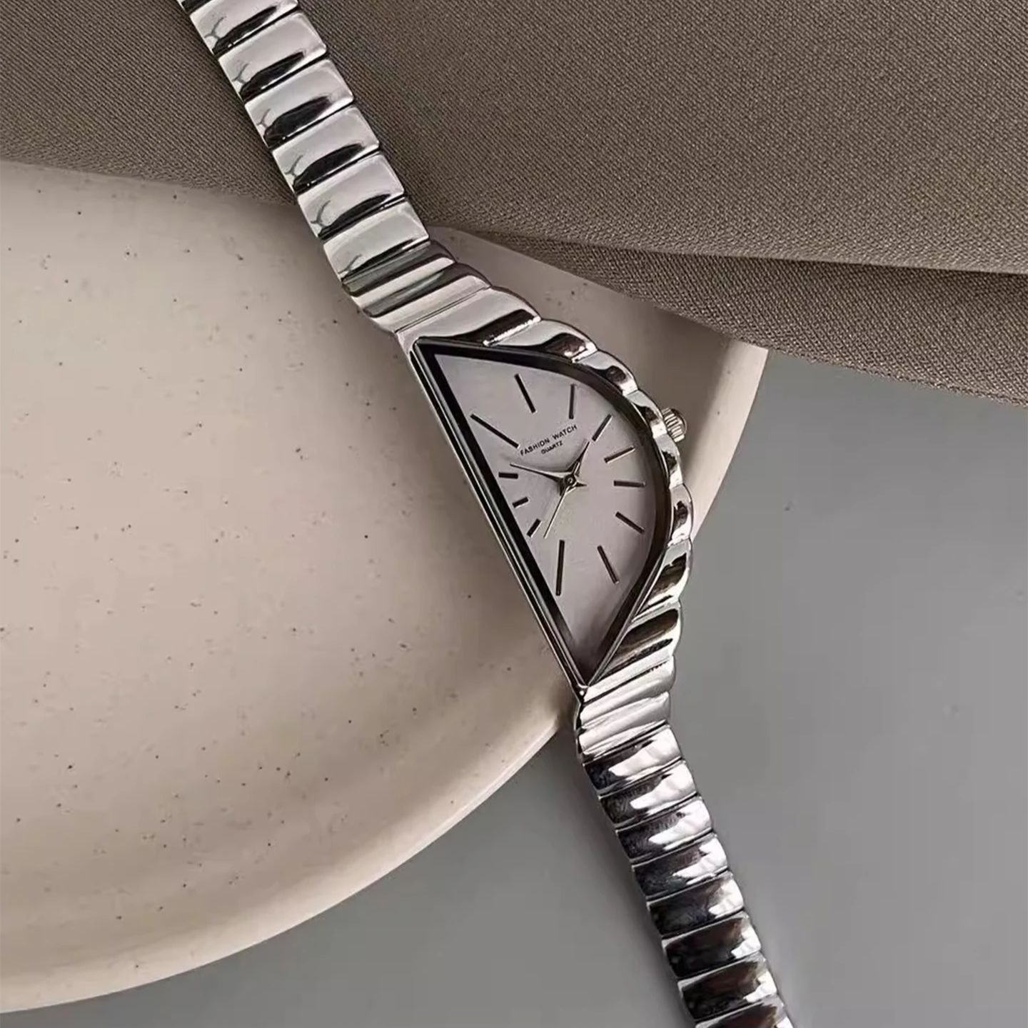 NEW Fashion Design Women's Wat - огляд і ціна Analog Quartz Watch